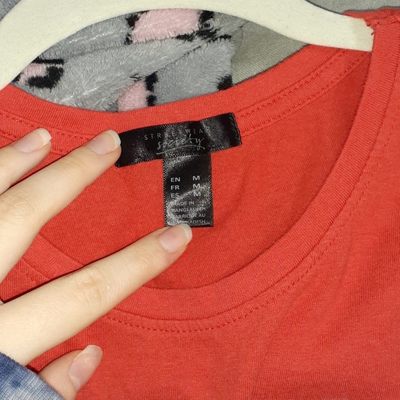 Red muscle shirt - Picture 3 of 3